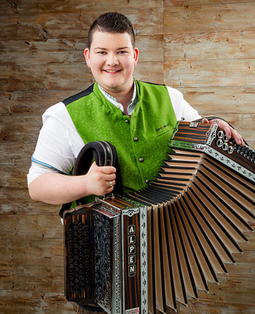 Fabian Fenzl - Spezialist auf der Steierischen Harmonika und auf dem Keyboard